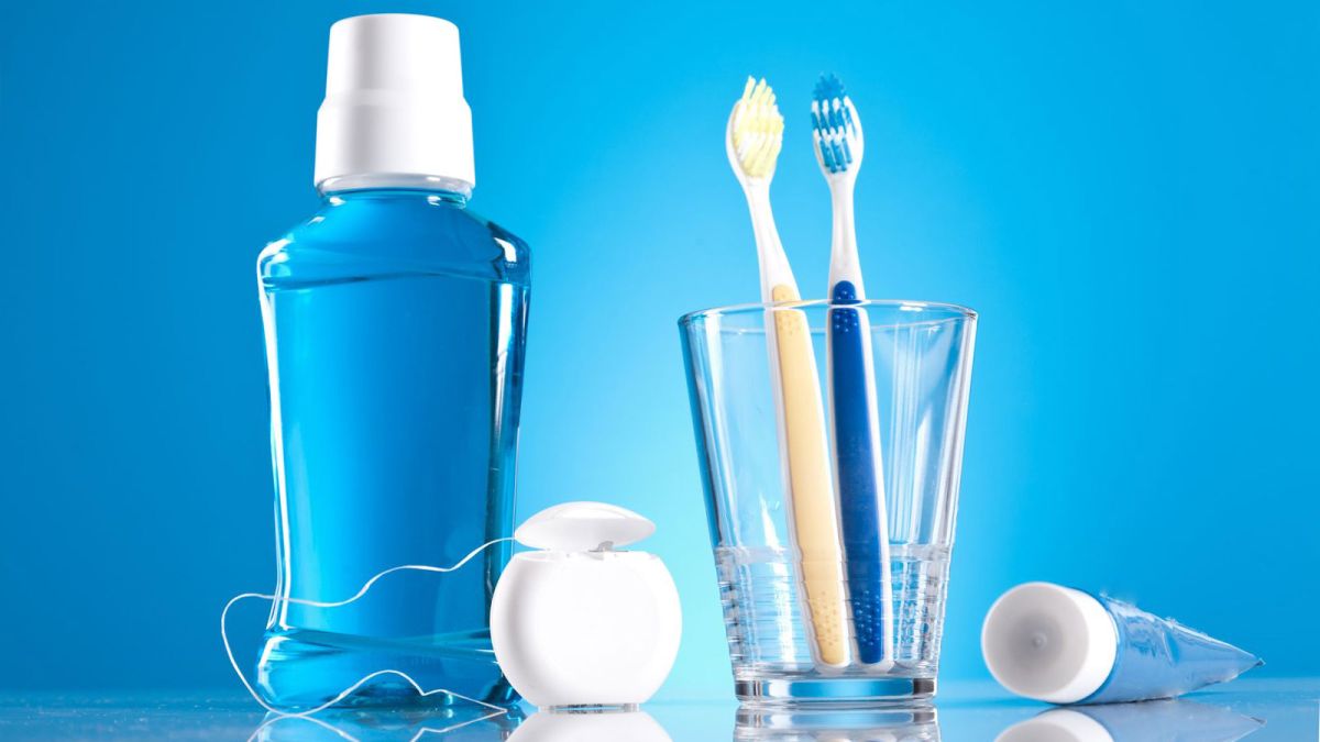 Zahnbürsten, Zahncreme, Zahnseide und Mundwasser